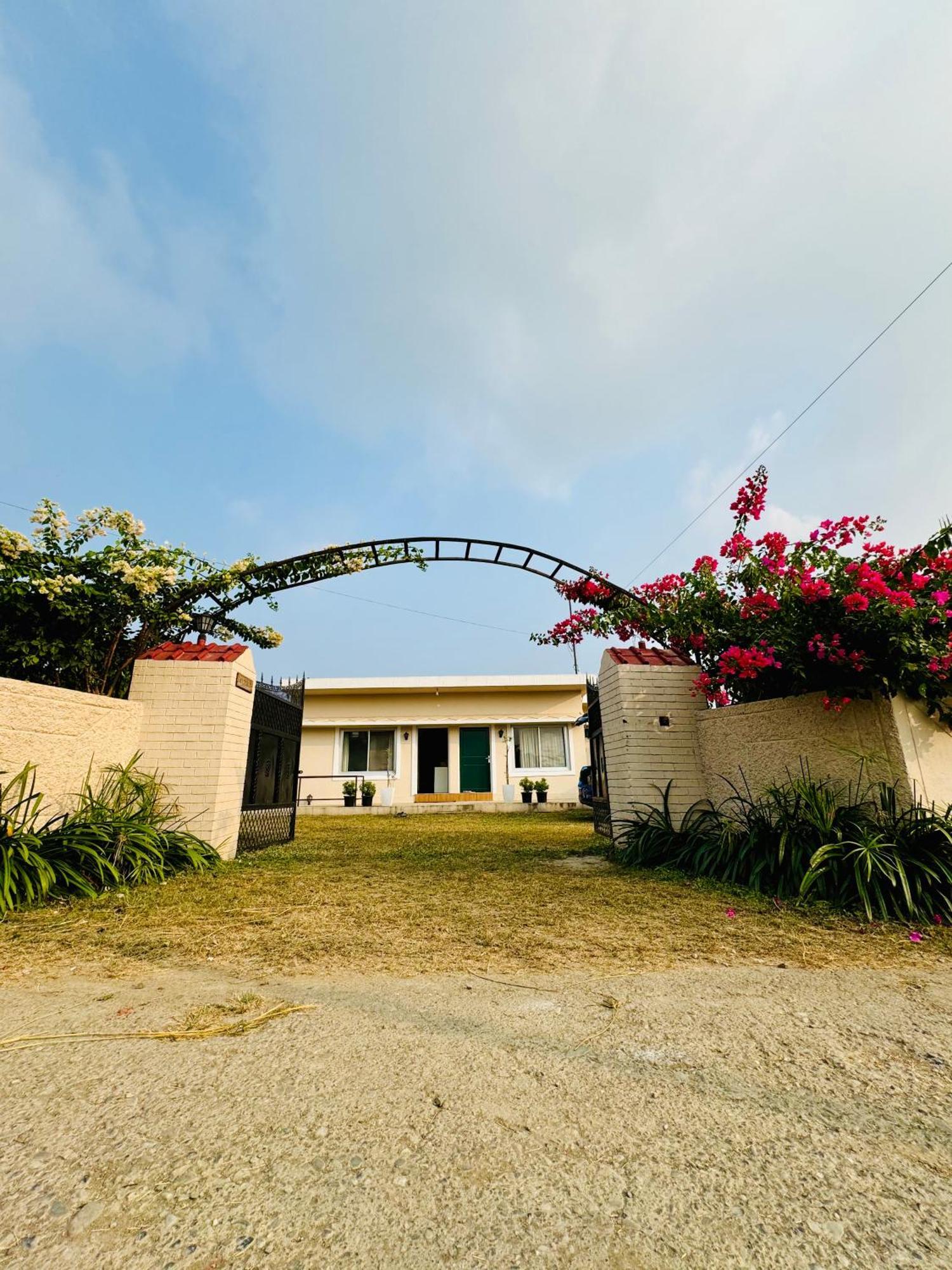 The Bougainvillea Cottage Farmstay Near Dehradun , 2 Bedroom Private Cottage Next To Fields And Orchards With Hill Views Exterior foto